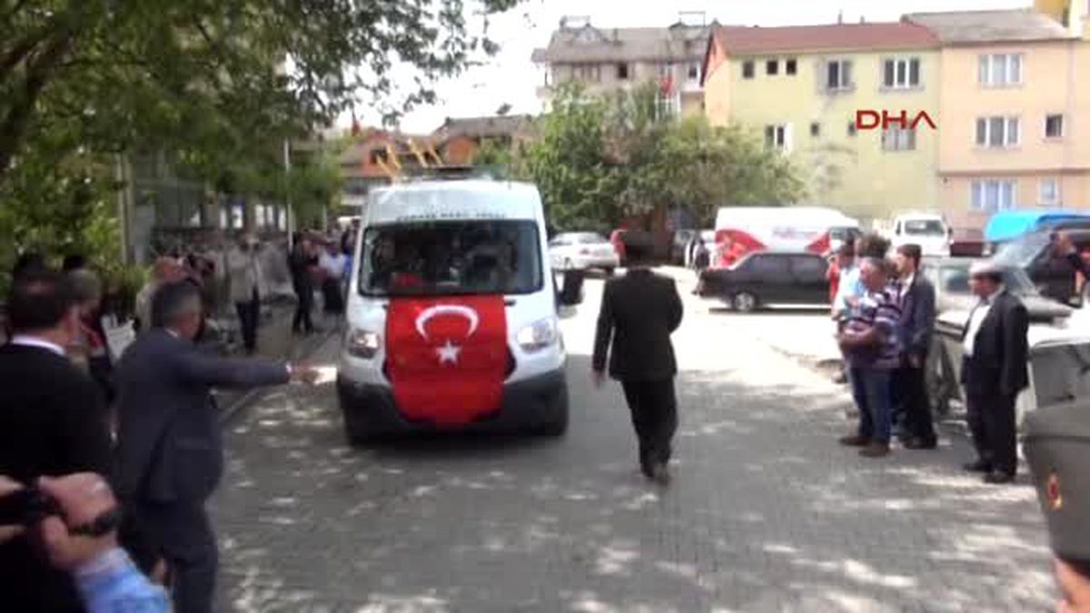 Bartın Şehit Uzman Çavuş Sinan Oruç\'u Bartın\'da 10 Bin Kişi Uğurladı 2-