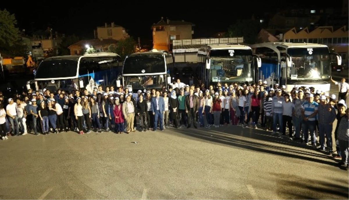 Başkan Gürlesin, Lise Öğrencilerini İstanbul\'a Gönderdi