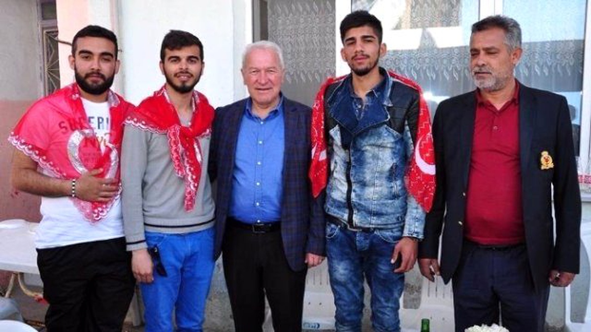 Belediye Başkanı Romanları Askere Uğurladı