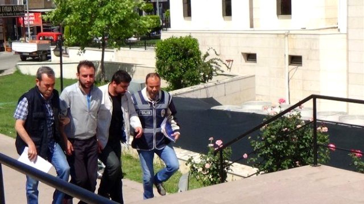 Cinayetten Hükümlü İki Firari Mahkum Polisin Dikkati Sayesinde Yakalandı