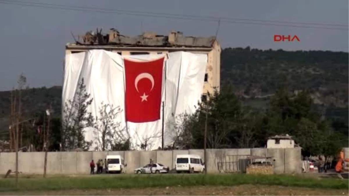 Diyarbakır\'da Tabur Komutanlığına Bomba Yüklü Araçla Saldırı: 1 Şehit, 1\'i Ağır 21 Yaralı