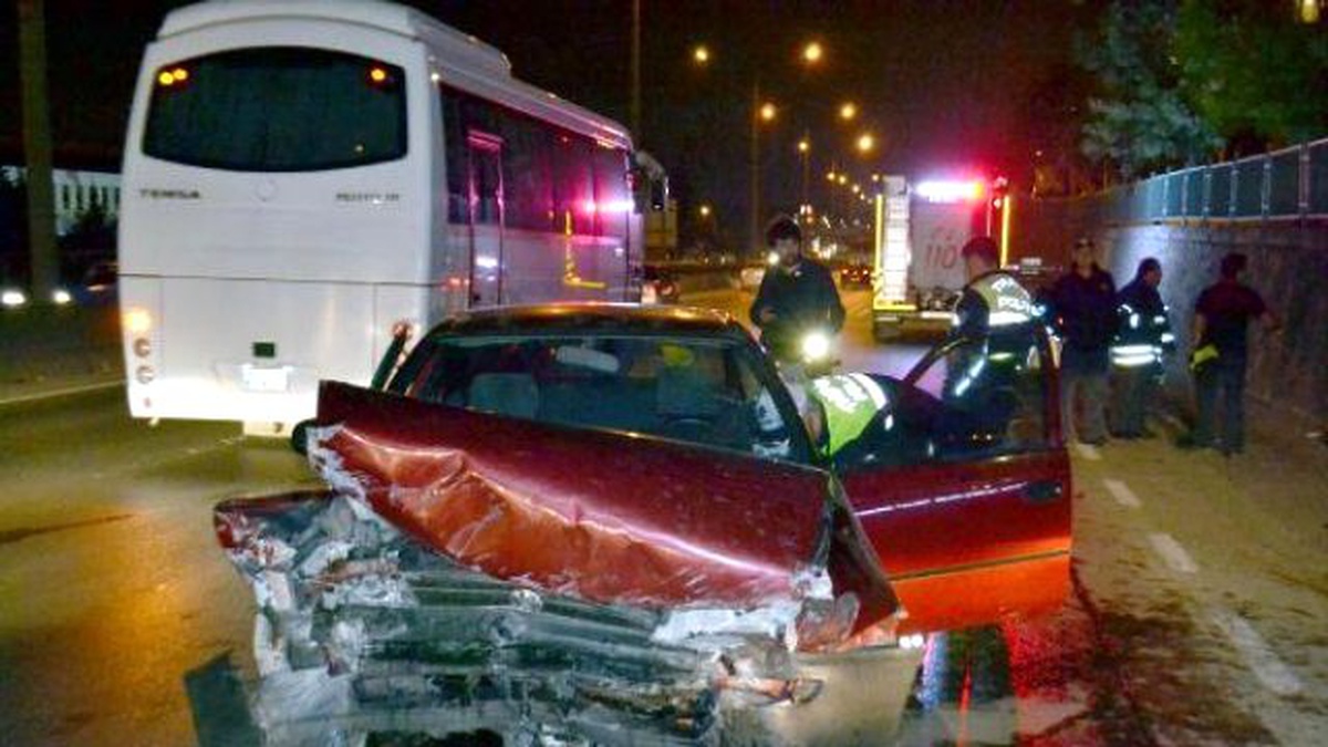 Duvara Çarpan Otomobilin Sürücüsü Yaralandı