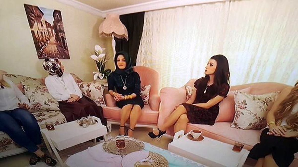 'Gelin Evi' Yarışmasında Kapalı Yarışmacının Kıyafeti Tepki Çekti