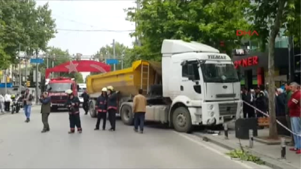 Hafriyat Kamyonu Bağdat Caddesi\'nde Korku Saçtı