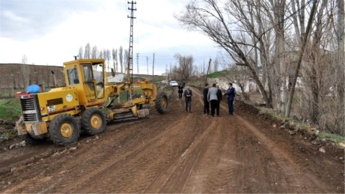 Köy Yollarında Bakım ve Onarım Çalışmaları Başladı