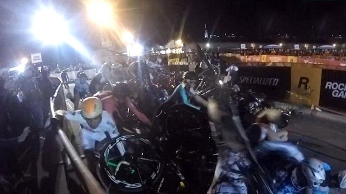 Motosikletli Sürücü, Bisiklet Yarışında Terör Estirdi