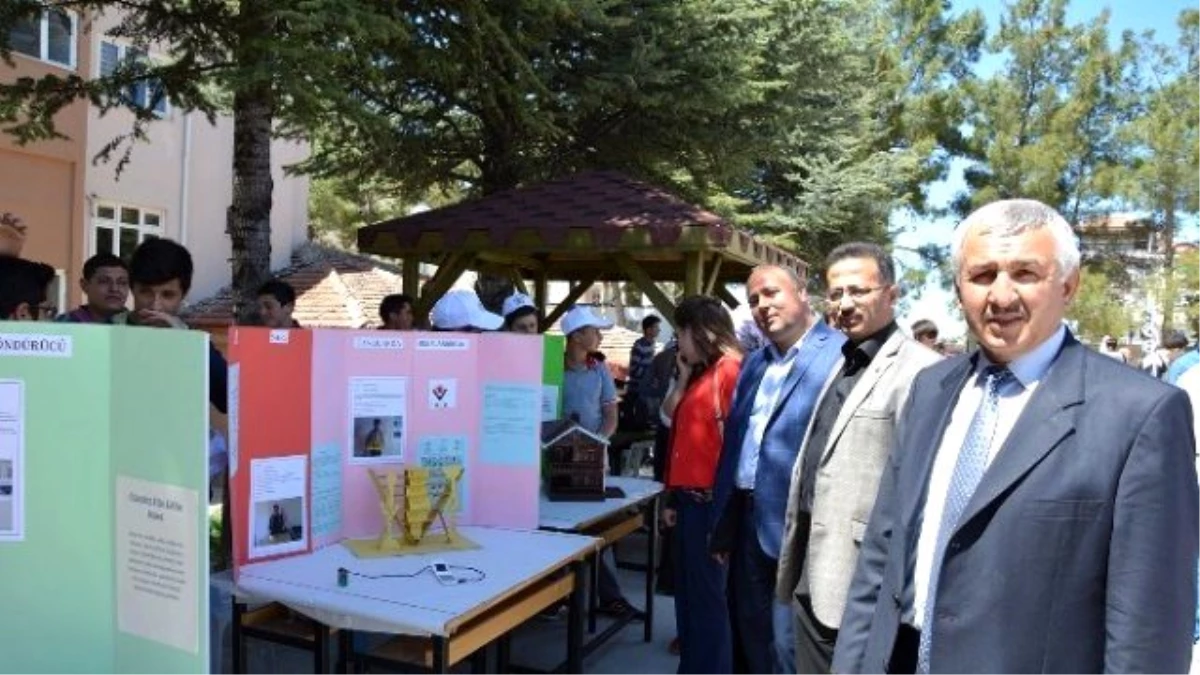 Öğrenciler Tübitak Bilim Fuarı Sergisi Açtı