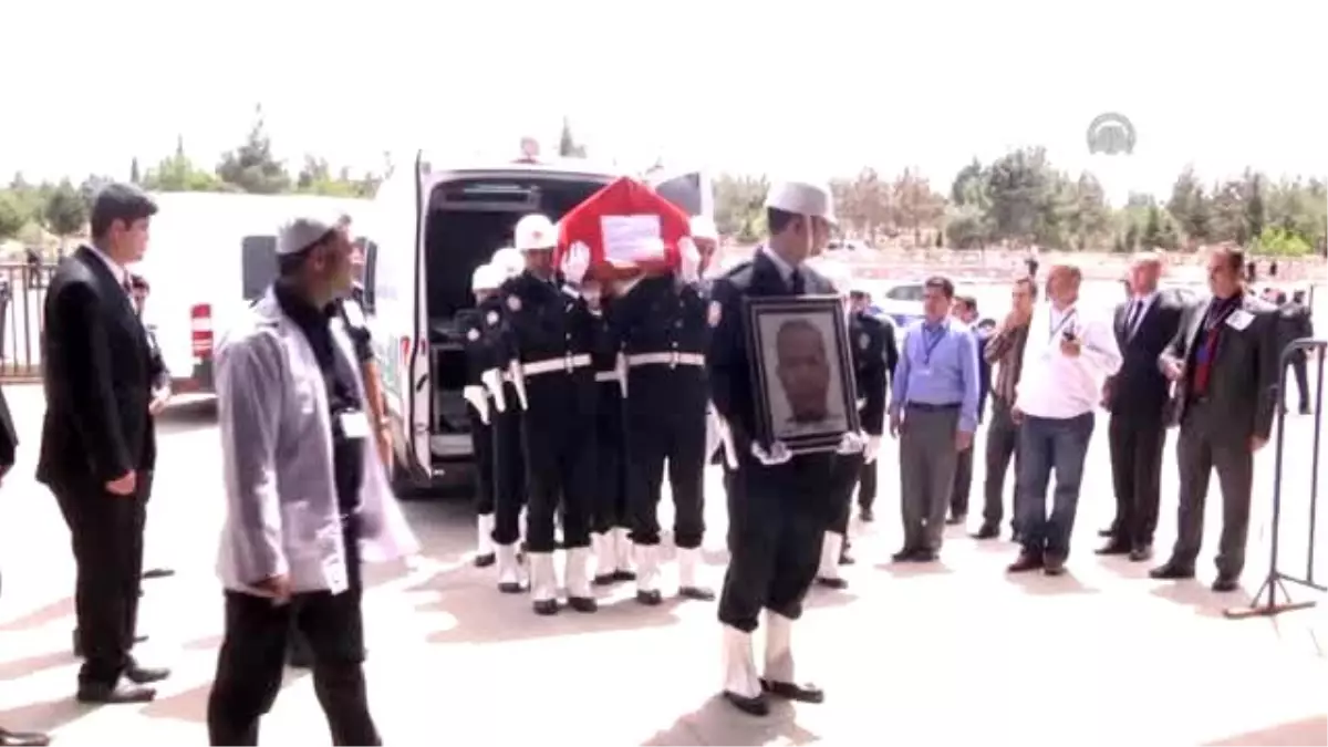 Şehit Polis Memuru Serdal Şakir\'in Cenaze Namazı