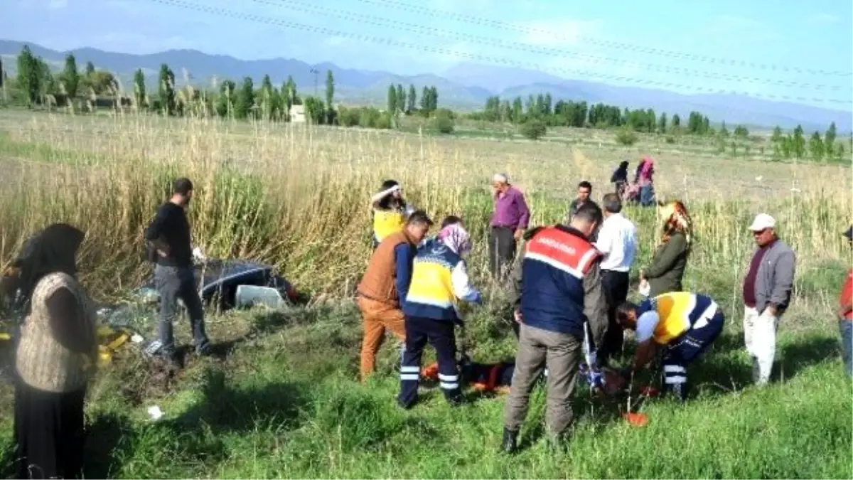 Seydişehir\'de Otomobil Sulama Kanalına Uçtu: Üç Yaralı