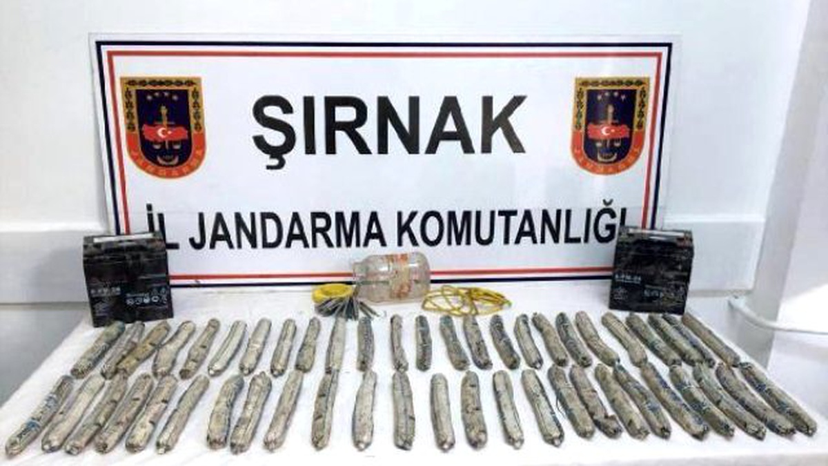 Şırnak\'ta 49 Dinamit Lokumu Ele Geçirildi