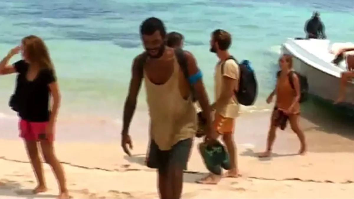 Survivor\'da Birleşme Gerçekleşti! Gönüllüler Yeni Adalarına Ayak Bastı!