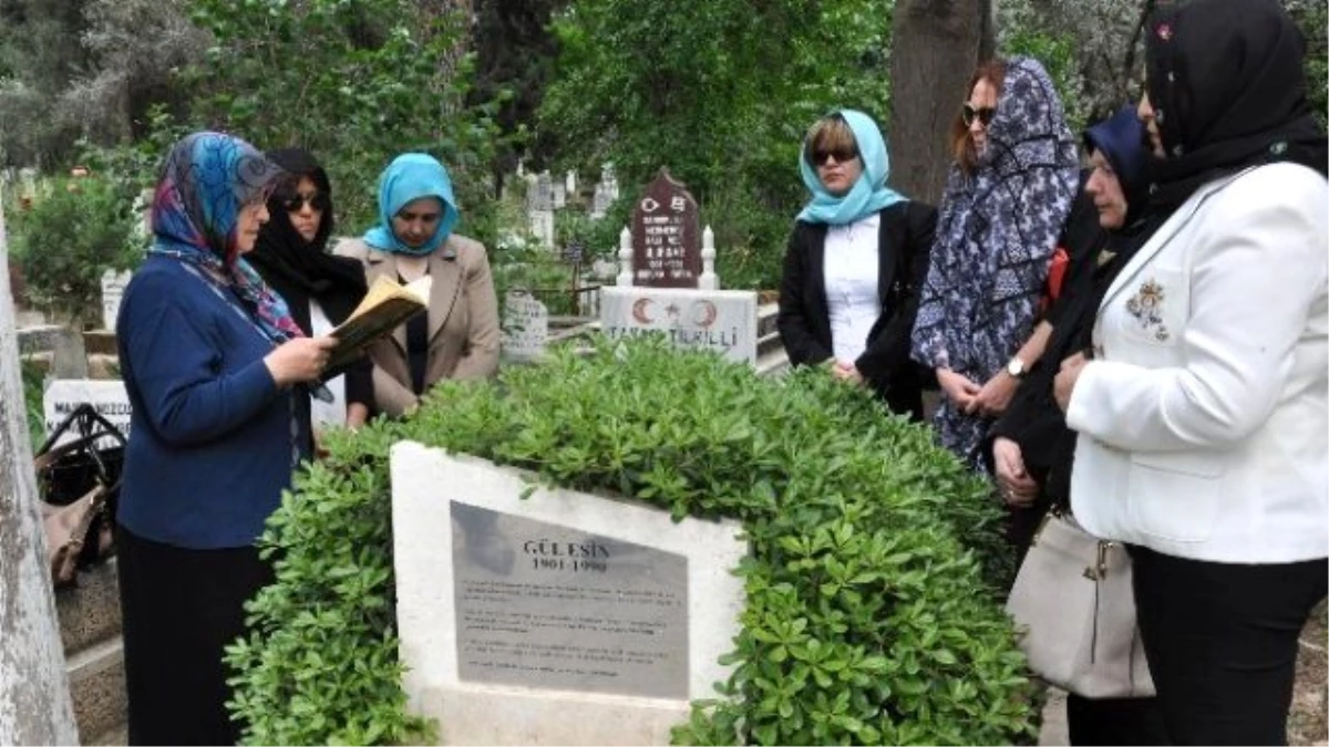 Türkiye\'nin Seçilmiş İlk Muhtarı Mezarı Başında Anıldı