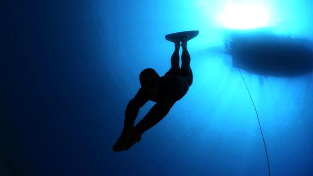 Yeni Zelandalı Dalgıç Kendi Rekorunu Kırdı