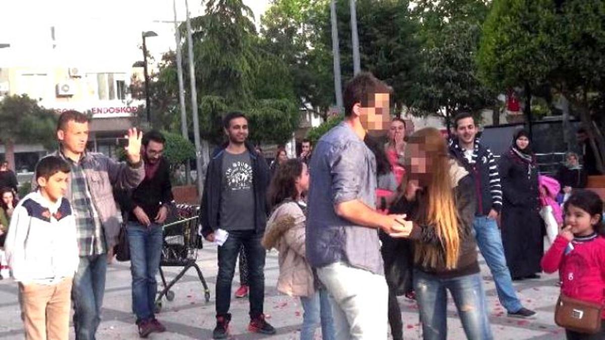 Avcılar\'ı Kilitleyen Evlilik Teklifi
