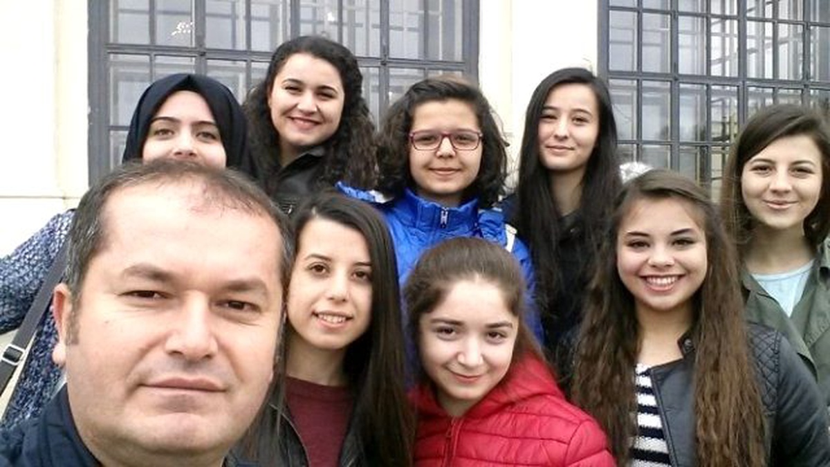 Burhaniye\'de Sağlıkçı Gençler Viyana\'dan Döndü