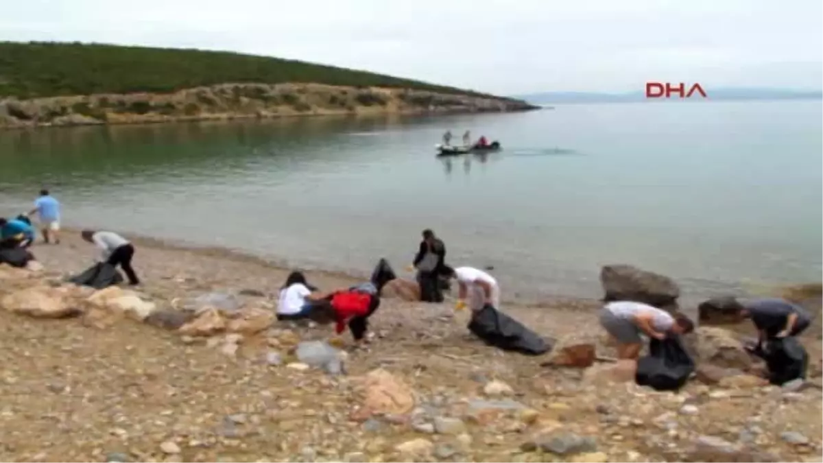 Çeşme\'de Deniz Dibi ve Kıyı Temizliği Yapıldı