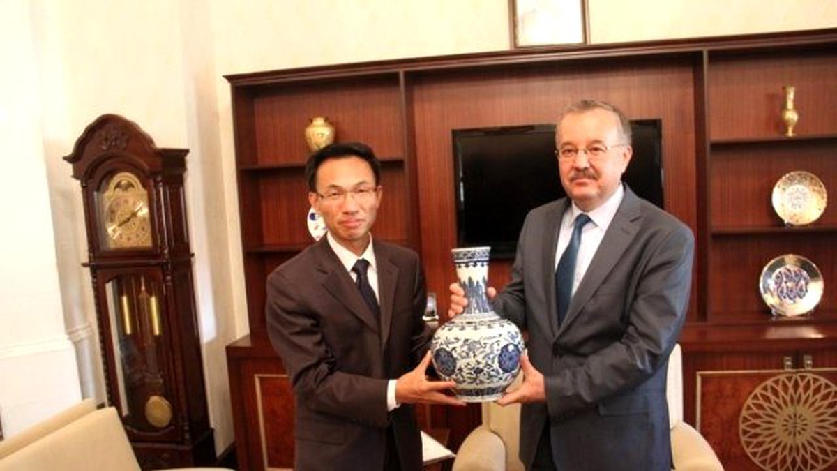 Çin Büyükelçisi Yu Hong Yang\'tan, Vali Özdemir\'e Ziyaret
