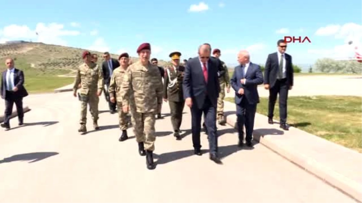 Cumhurbaşkanı Erdoğan, Özel Kuvvetler Komutanlığı\'nı Ziyaret Etti
