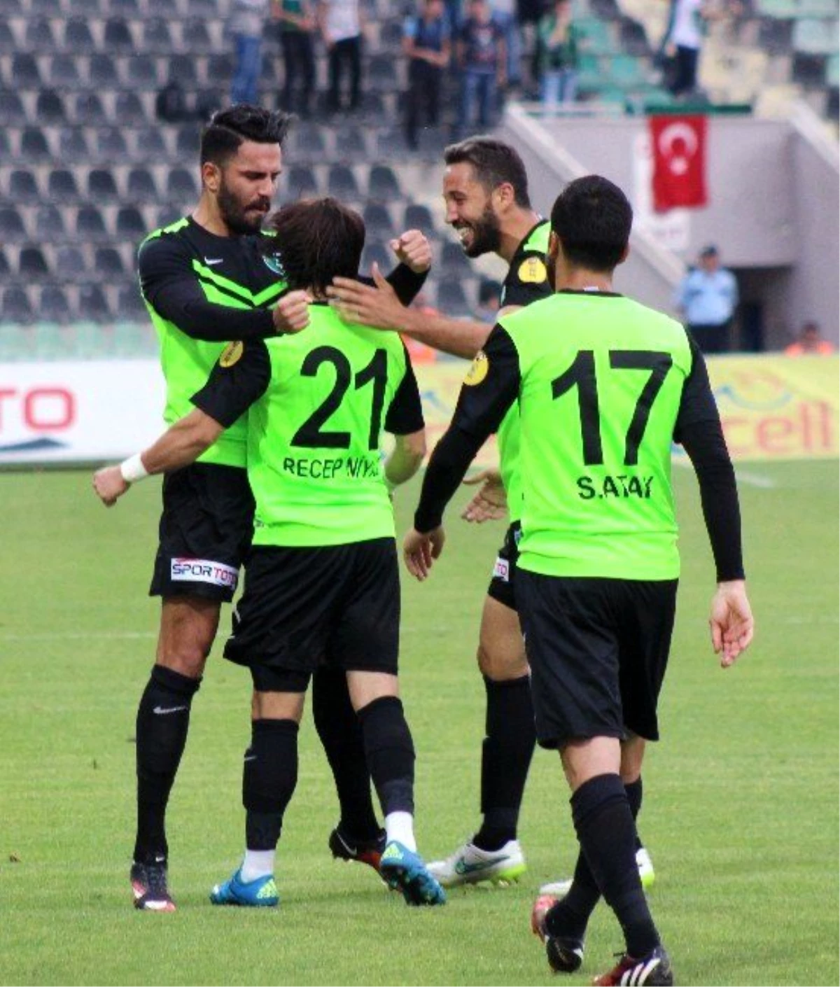 Denizlispor Ligde Kalmak İçin Kenetlendi