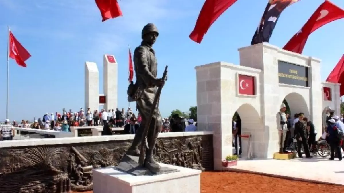 Edirne Asker Hastanesi Şehitliği'nin Ziyaretçi Sayısı Artıyor