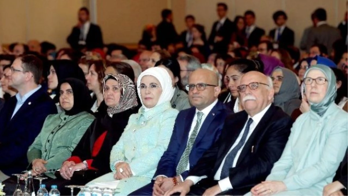 Emine Erdoğan: "Teknoloji Fırsat Olmaktan Çıkıp Tehdide Dönüştü"