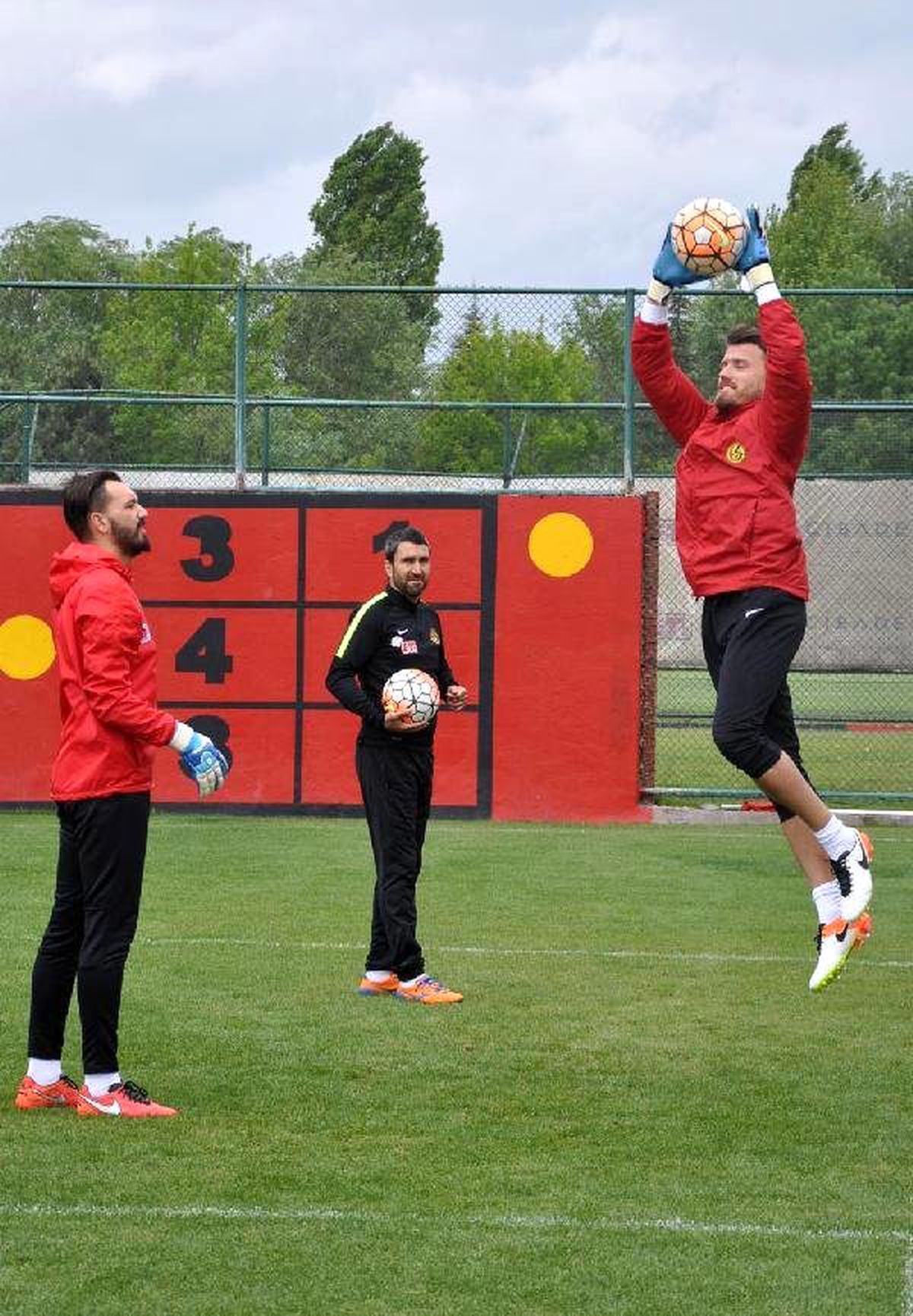 Eskişehirspor Teknik Direktörü Aybaba: "Final Maçları Oynuyoruz"