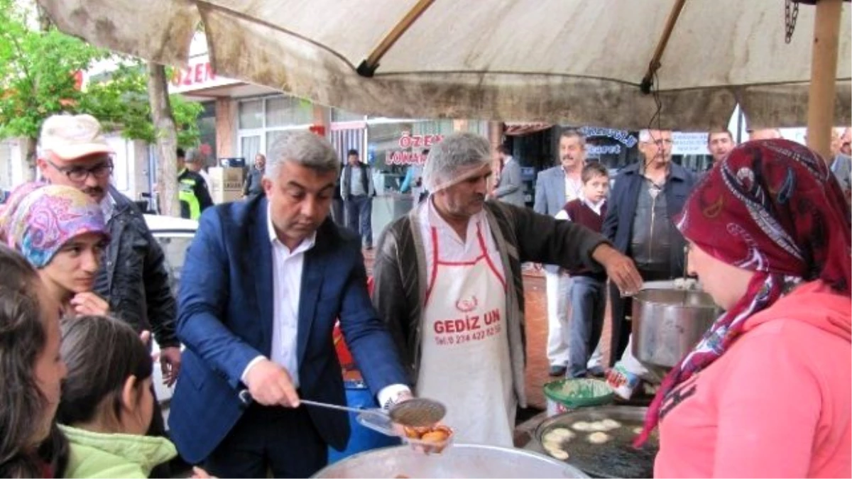 Hisarcık Belediyesi Kandil Lokması Dağıttı