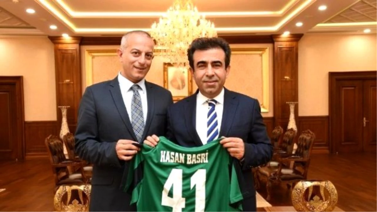 Kocaelispor\'dan Vali Güzeloğlu\'na Teşekkür Ziyareti