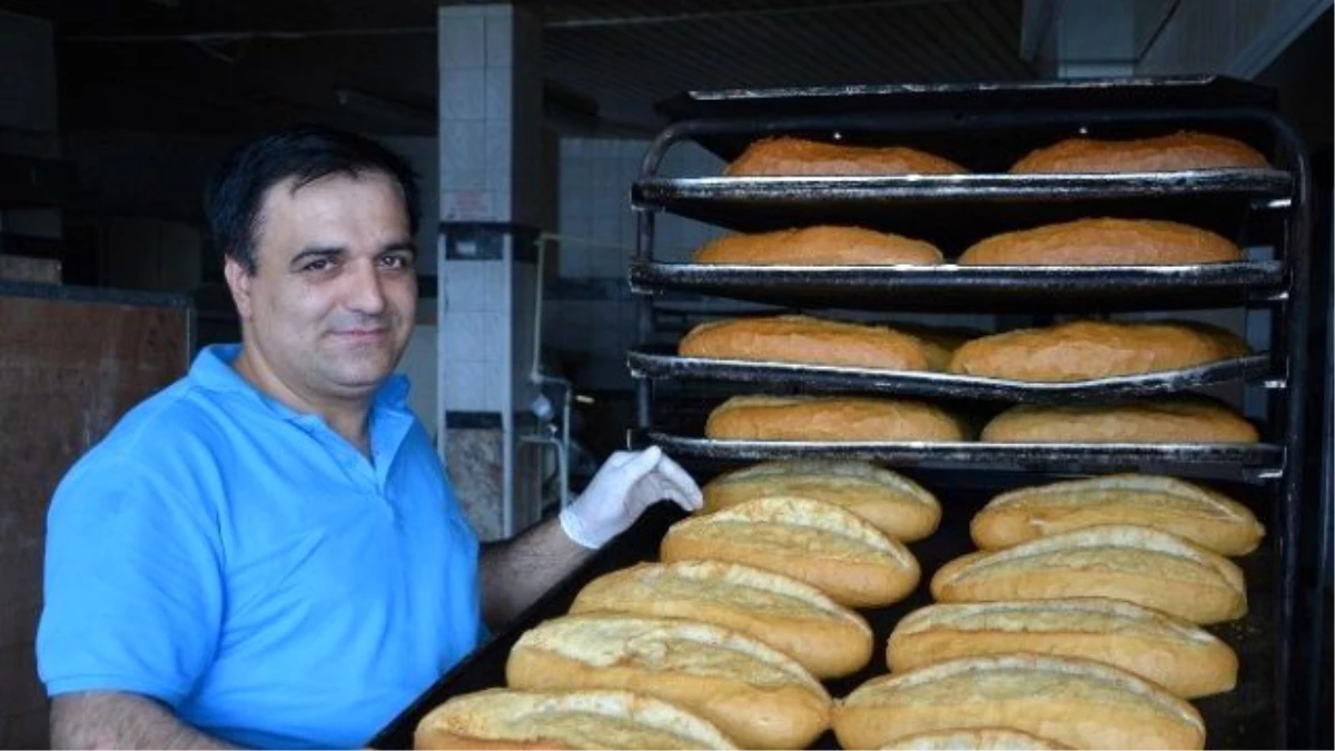 Korkuteli\'de Ekmek ve Simit 1 TL Oldu