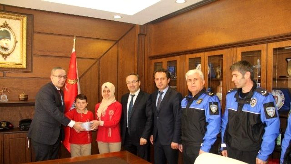 Öğrencilerden Doğudaki Polislere Mektup