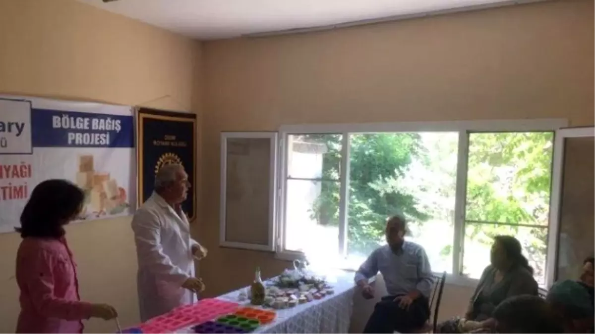 Rotaryenler, Akköylü Kadınlara Sabun Yapımı Eğitimi Verdi