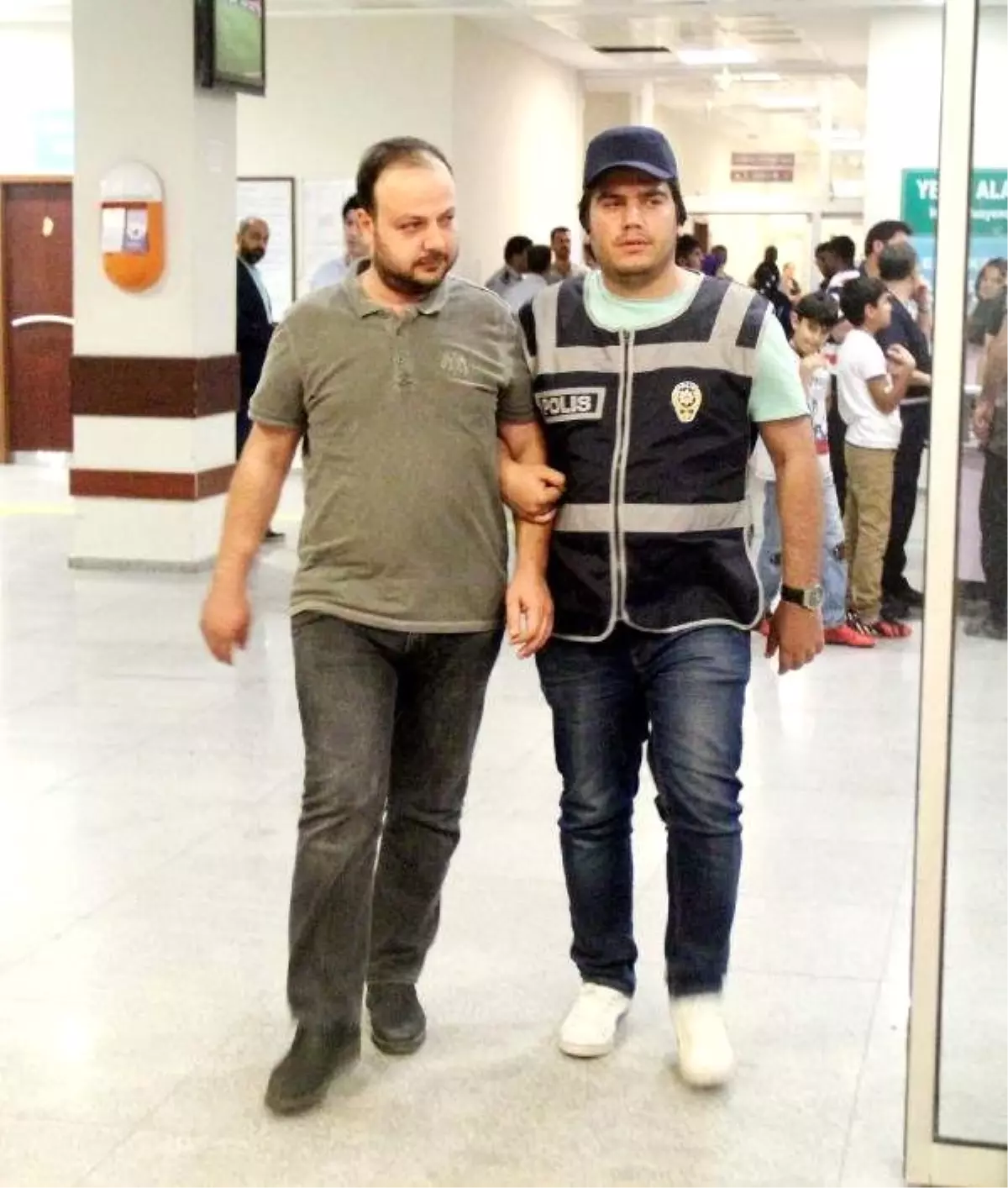 Şanlıurfa\'da 33 Doktor ve Eczacı Gözaltında (3)