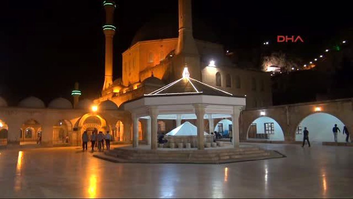 Şanlıurfa Miraç Kandili\'nde Camiler Doldu
