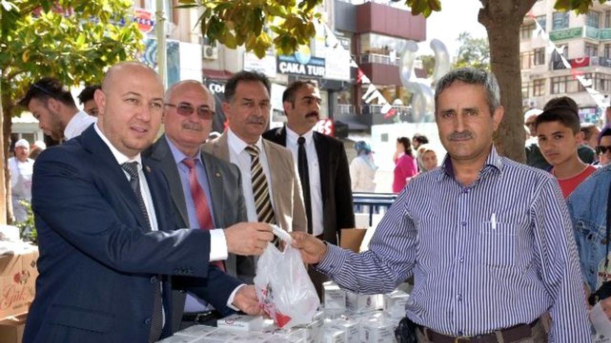 Şehzadeler\'den Vatandaşlara 3 Bin Kandil Simidi