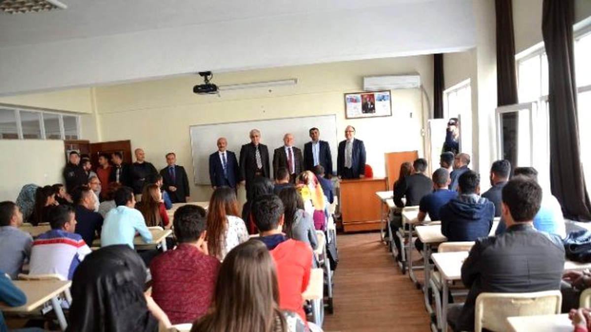 Siirt Valisi Tutulmaz, Siü\'de Ders Verdi