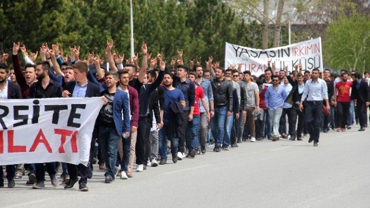 Sivas\'ta Türkçülük Günü Yürüyüşü Düzenlendi
