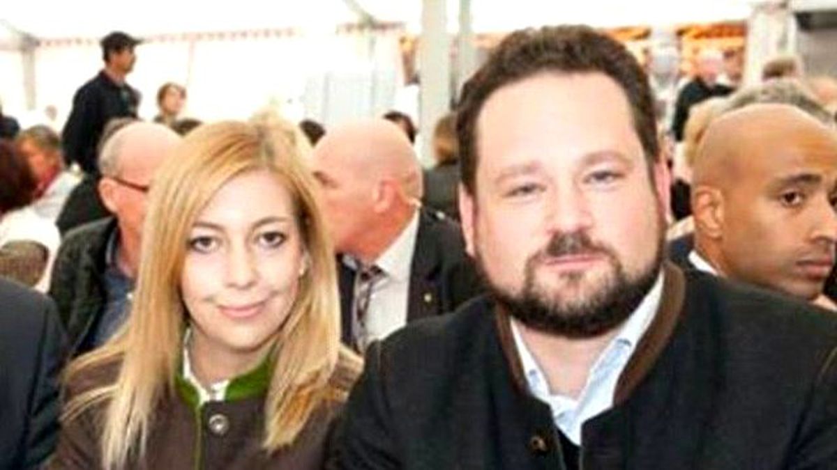 Yasak Aşk Bakanı Koltuğundan Etti