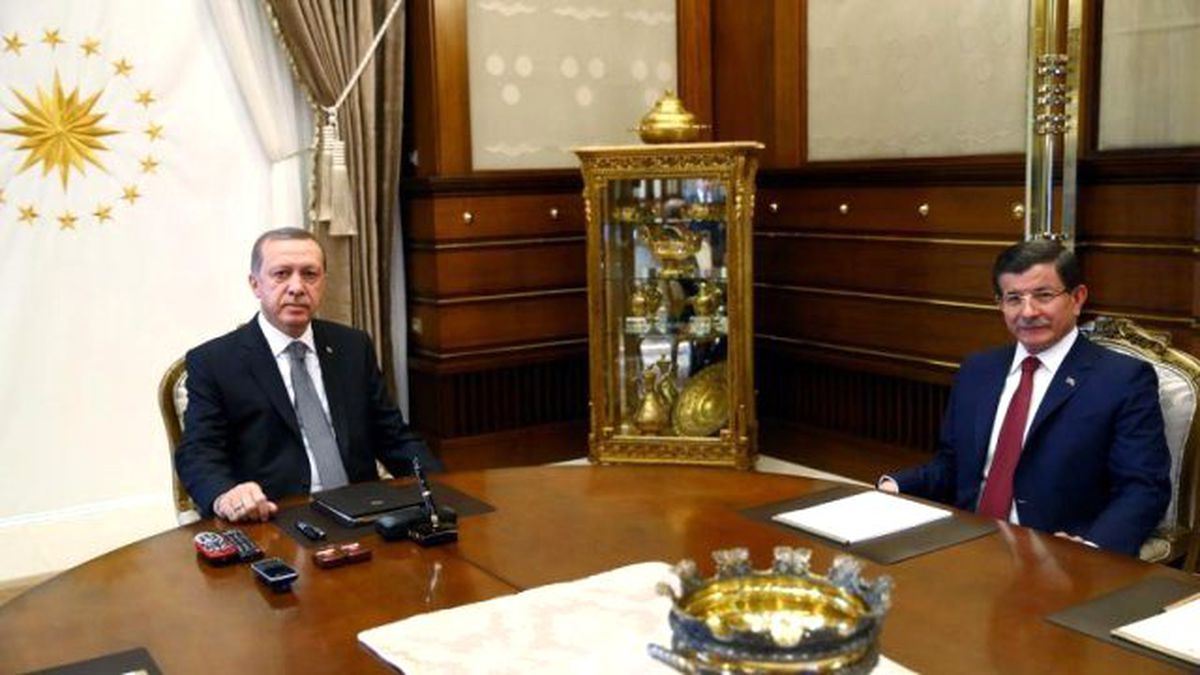 Ankara Kulislerini Sallayan Görüşme! Davutoğlu Beştepe'ye Rötarlı Çıktı