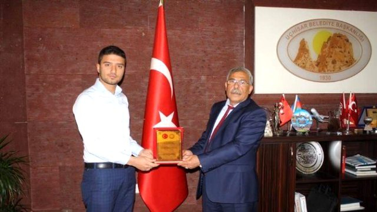Başkan Karaaslan\'a, Türkiye Öğrenci Meclisi\'nden Teşekkür Plaketi