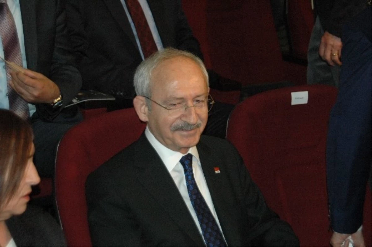 CHP Genel Başkanı Kılıçdaroğlu "Halktan Biri" Oyununu İzledi