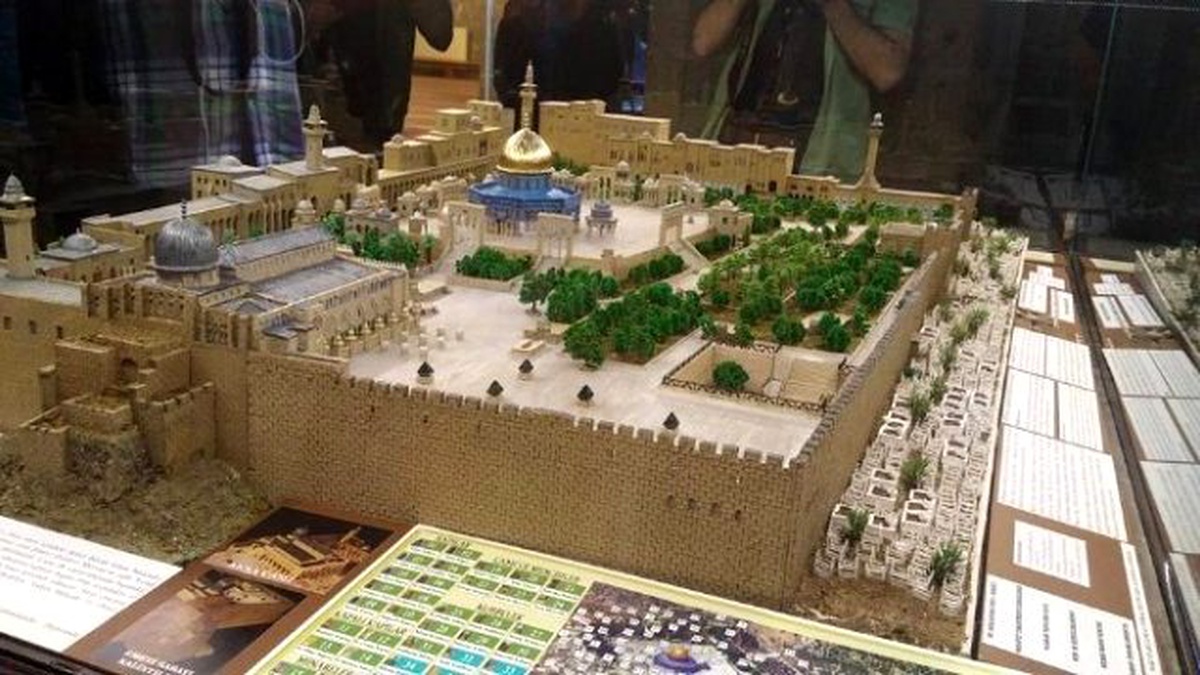 Dünyada, Aslına Uygun Yapılmış İlk Mescid-i Aksa Maketi Ulu Camii\'de Sergilenmeye Başlandı