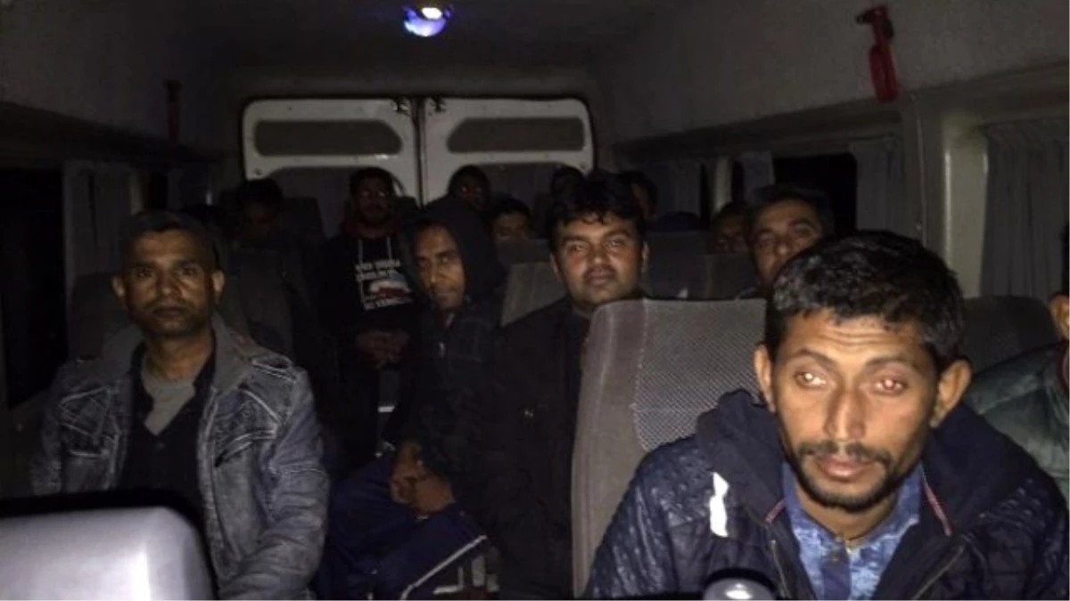 Edirne\'de Pakistan Uyruklu 16 Göçmen Yakalandı
