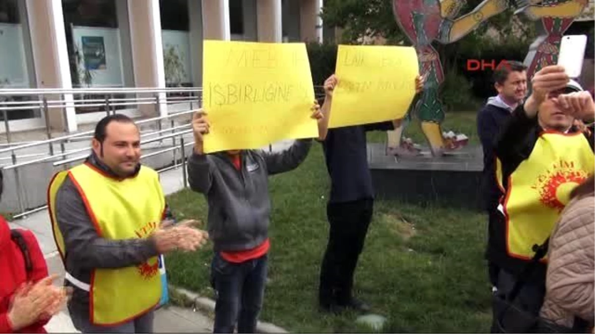 Eğitim-Sen\'den İhh Başkanının Katıldığı Konferansa Protesto