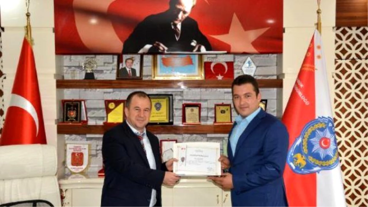 Futbolcunun Tekme Attığı Özel Güvenlik Amirine Teşekkür Belgesi