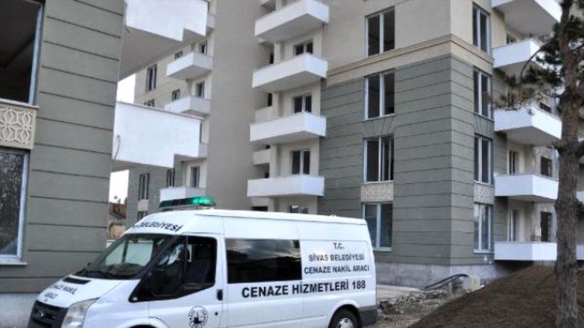 İlk İş Gününde Asansör Boşluğuna Düşen Afgan Öldü