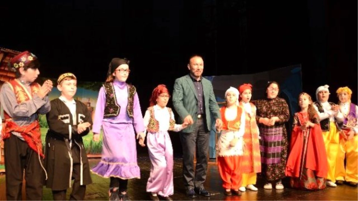 İzmit Belediyesi Drama Okulu Öğrencilerinden Tiyatro Şenliği