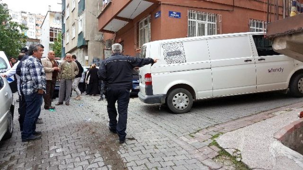 Kamyonetin Çarptığı Yaşlı Kadın Hastanelik Oldu