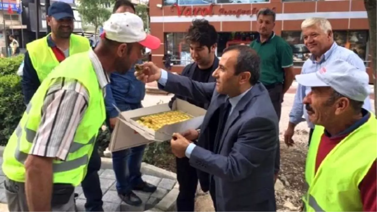 Kaymakam İşçilere Baklava Servisi