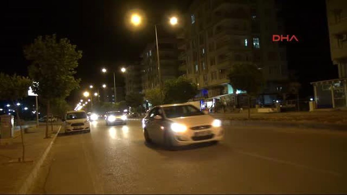 Kilis\'e Roketatarlı Saldırılara Tencere-tavalı Protesto