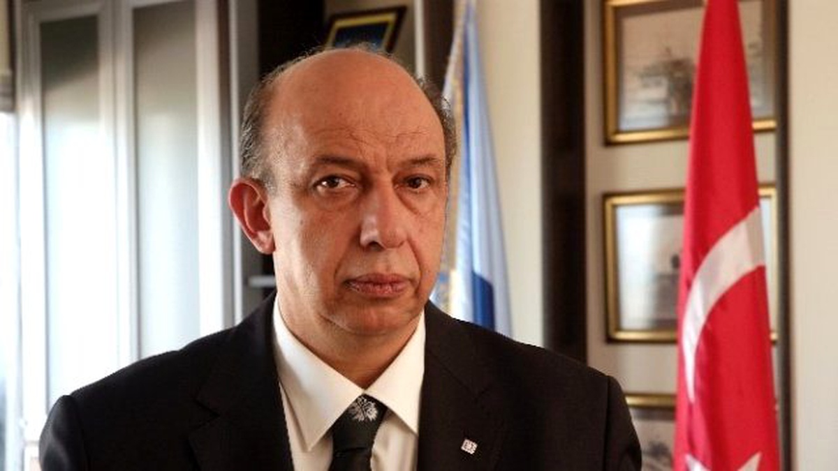 Mimarlar Salman\'a Yönetmelikleri Okuyan Bank Hediye Edecek